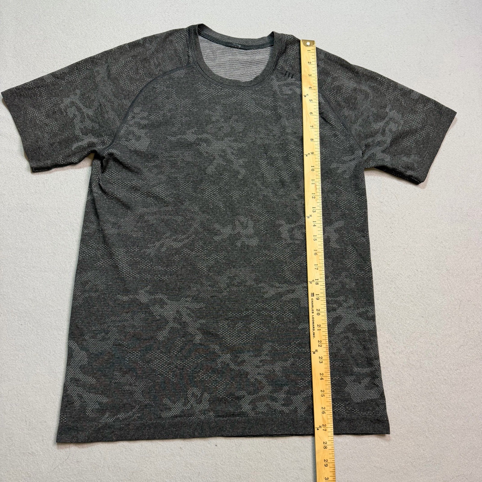 Lululemon Metal Vent Mesh Active Top T-shirt Crewneck Running Camo Grey S gallery