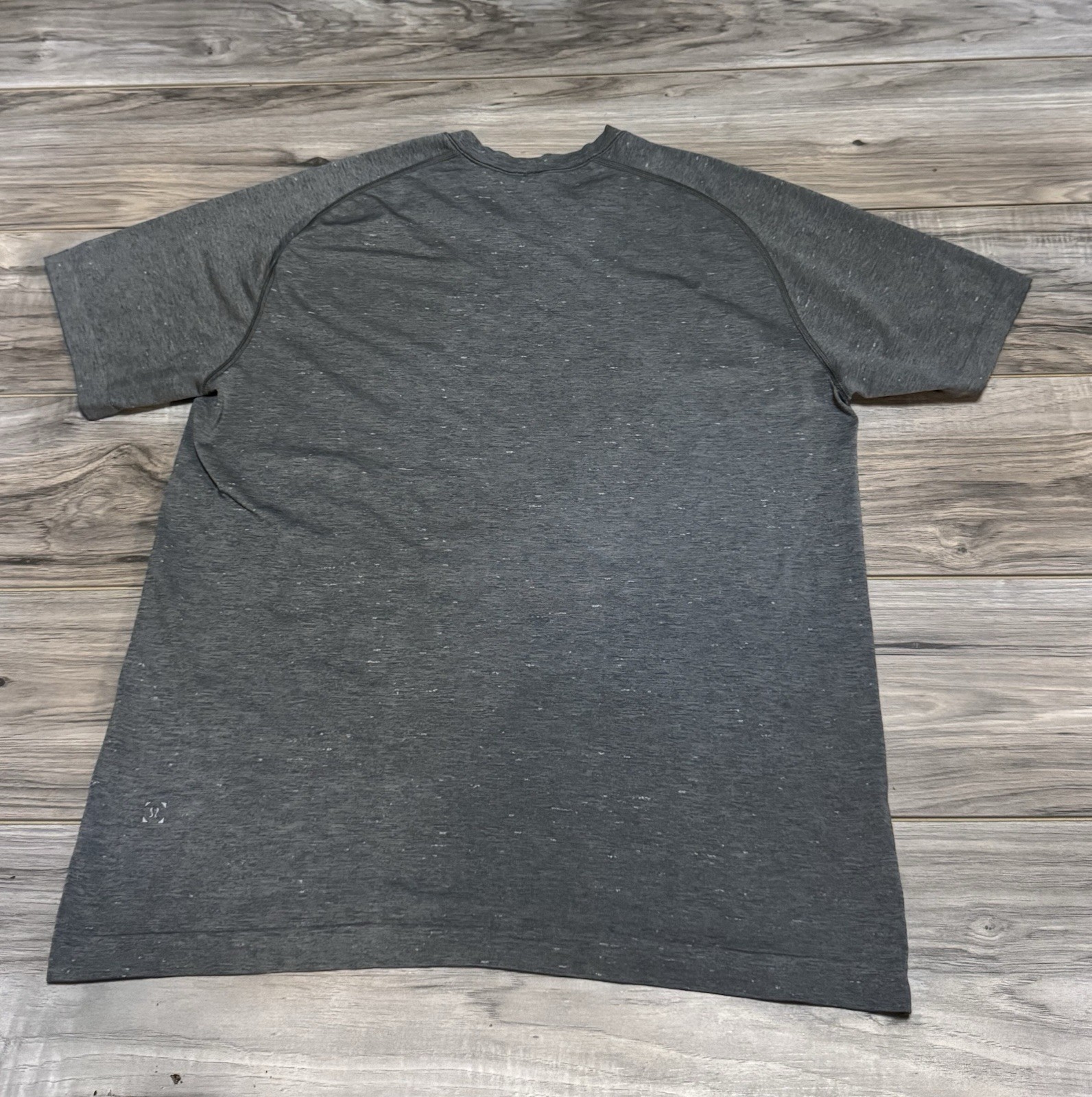 Lululemon Shirt Mens Medium Gray Vent Tech Gym Run Performance Smart Casual gallery