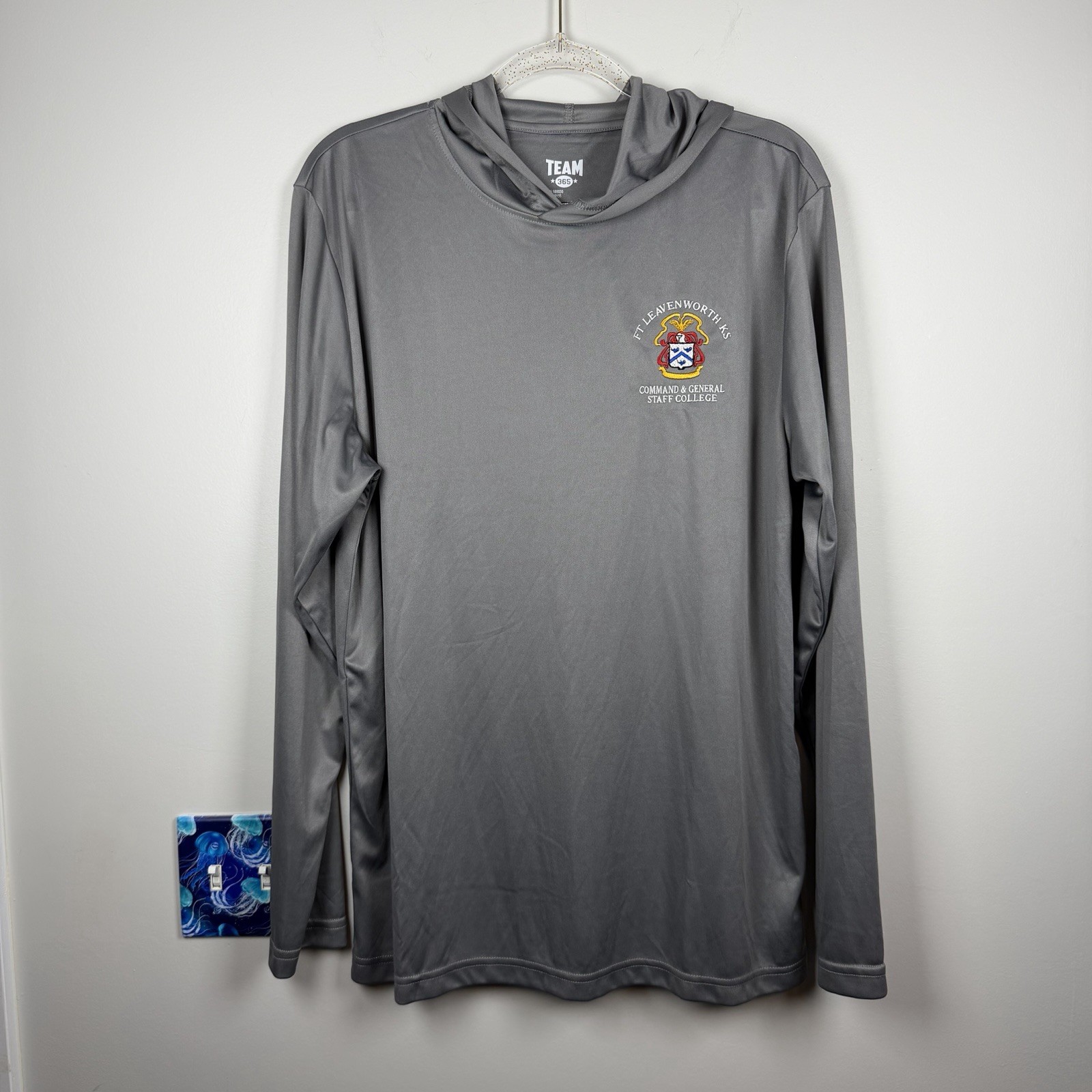 Fort Leavenworth Command & General Staff College ILE Gray Pullover Top Large gallery