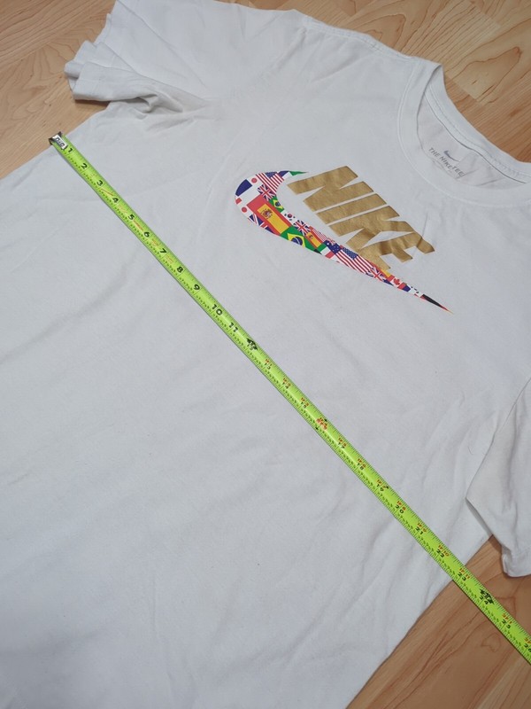 Nike T-shirt World Cup Soccer XL White Gold Country Flags Swoosh Diversity USA gallery