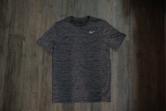 NIKE MENS DRI-FIT LEGEND VENEER T SHIRT BROWN SIZE MEDIUM NWT FQ3808-237