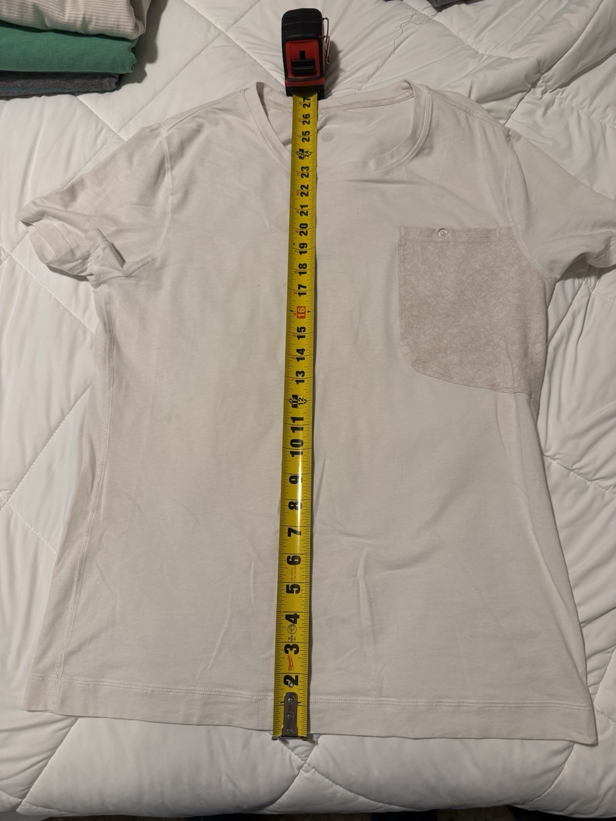 Lululemon Men's Pocket T-Shirt Size M, White W/ Cream Pocket gallery