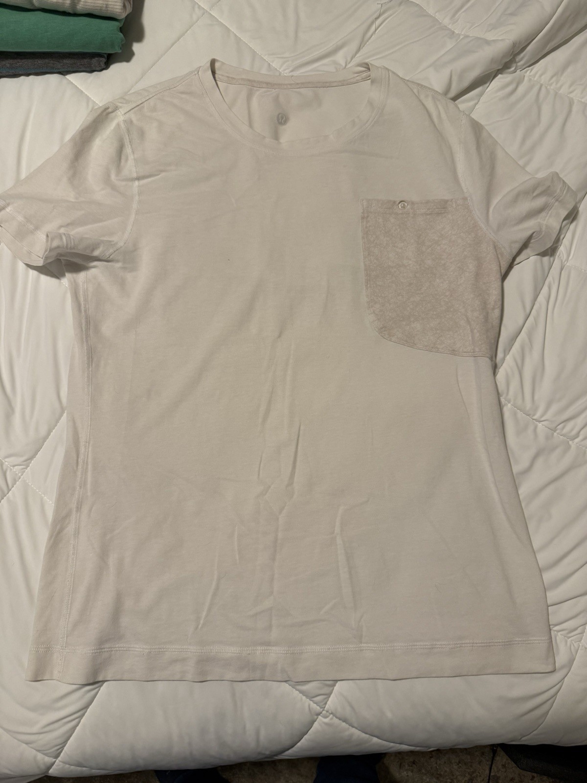 Lululemon Men's Pocket T-Shirt Size M, White W/ Cream Pocket gallery