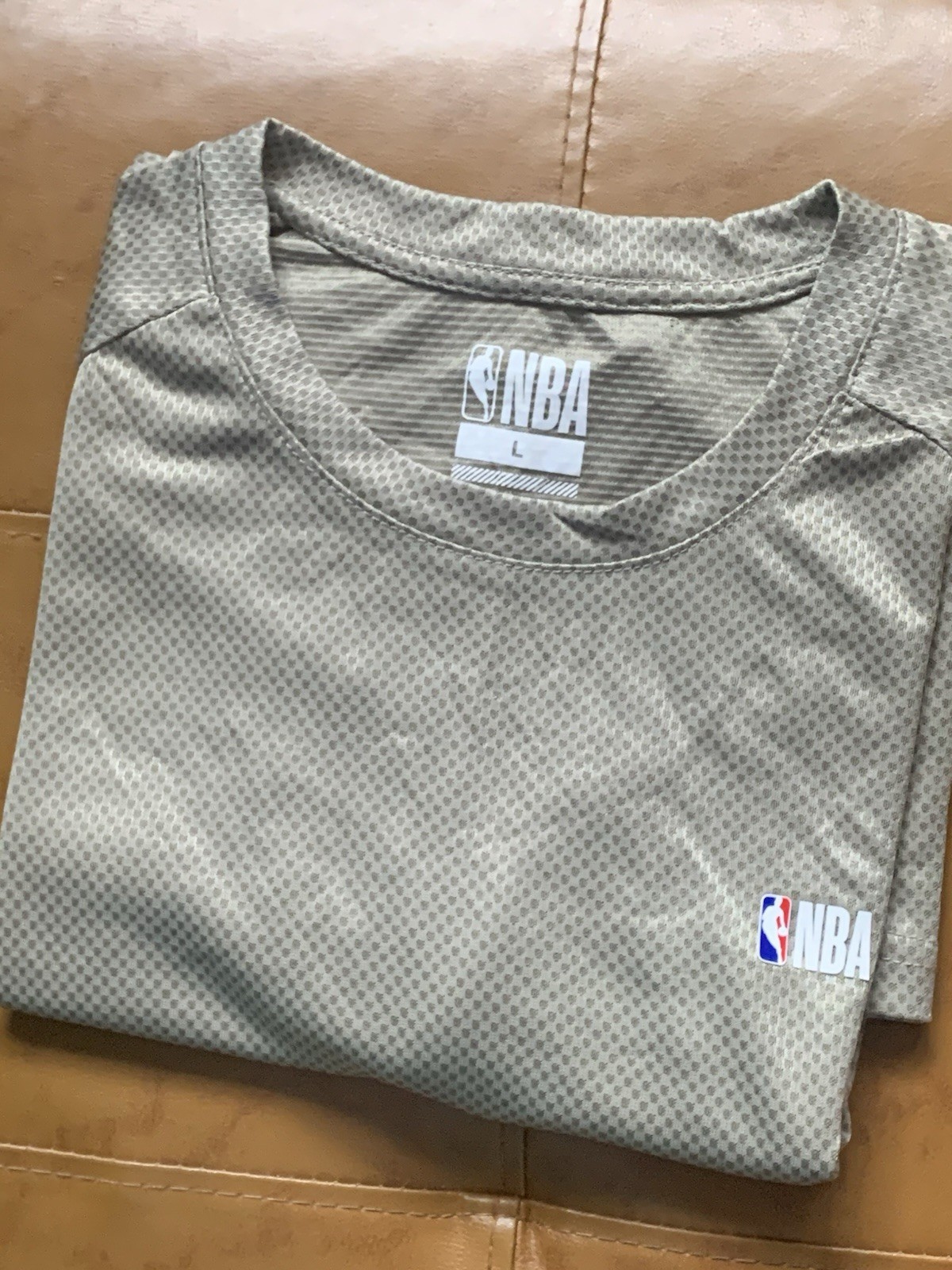 Men’s NBA Logo Short Sleeve Size Large gallery