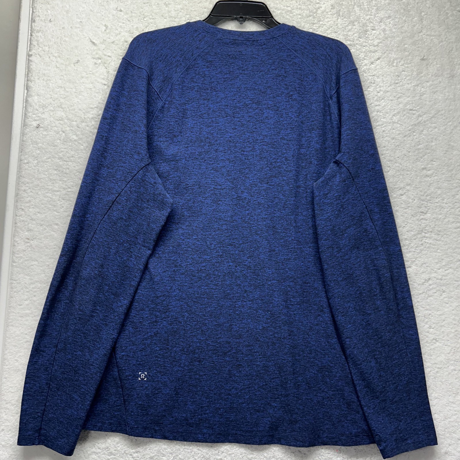 Lululemon Mens Size XL Blue Surge Warm Crew Neck Pullover Shirt (U3) gallery