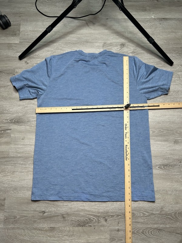 Travis Mathew Short Sleeve Athletic Tee T Shirt Performance Size Large Blue gallery