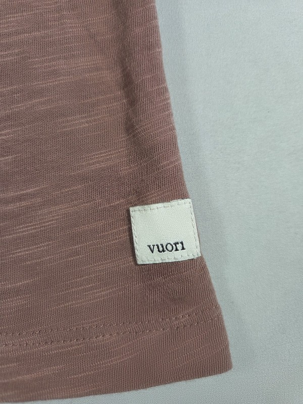 Vuori Men's Medium Tradewind Performance T-Shirt Heather Brown Breathable Pocket gallery
