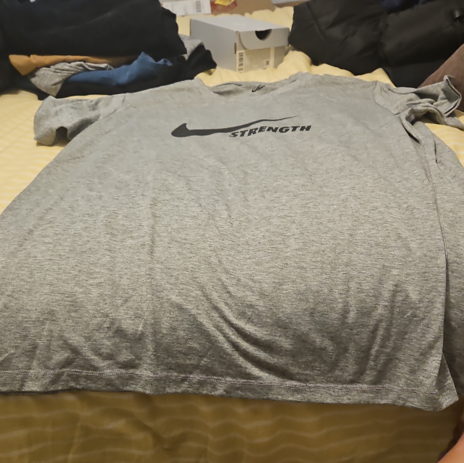 Nike Men’s Gray Solid Polyester Dri-FIT Logo Crew Neck Regular Fit T-Shirt XL gallery