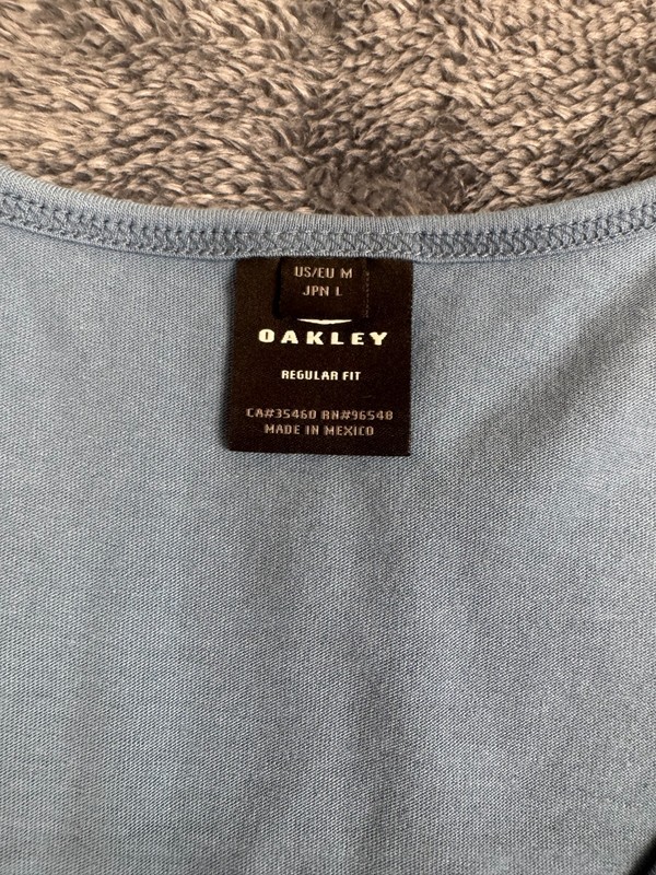 Oakley Tank Top Mens Medium Light Blue Athletic Sleeveless Shirt Logo Reg Fit gallery