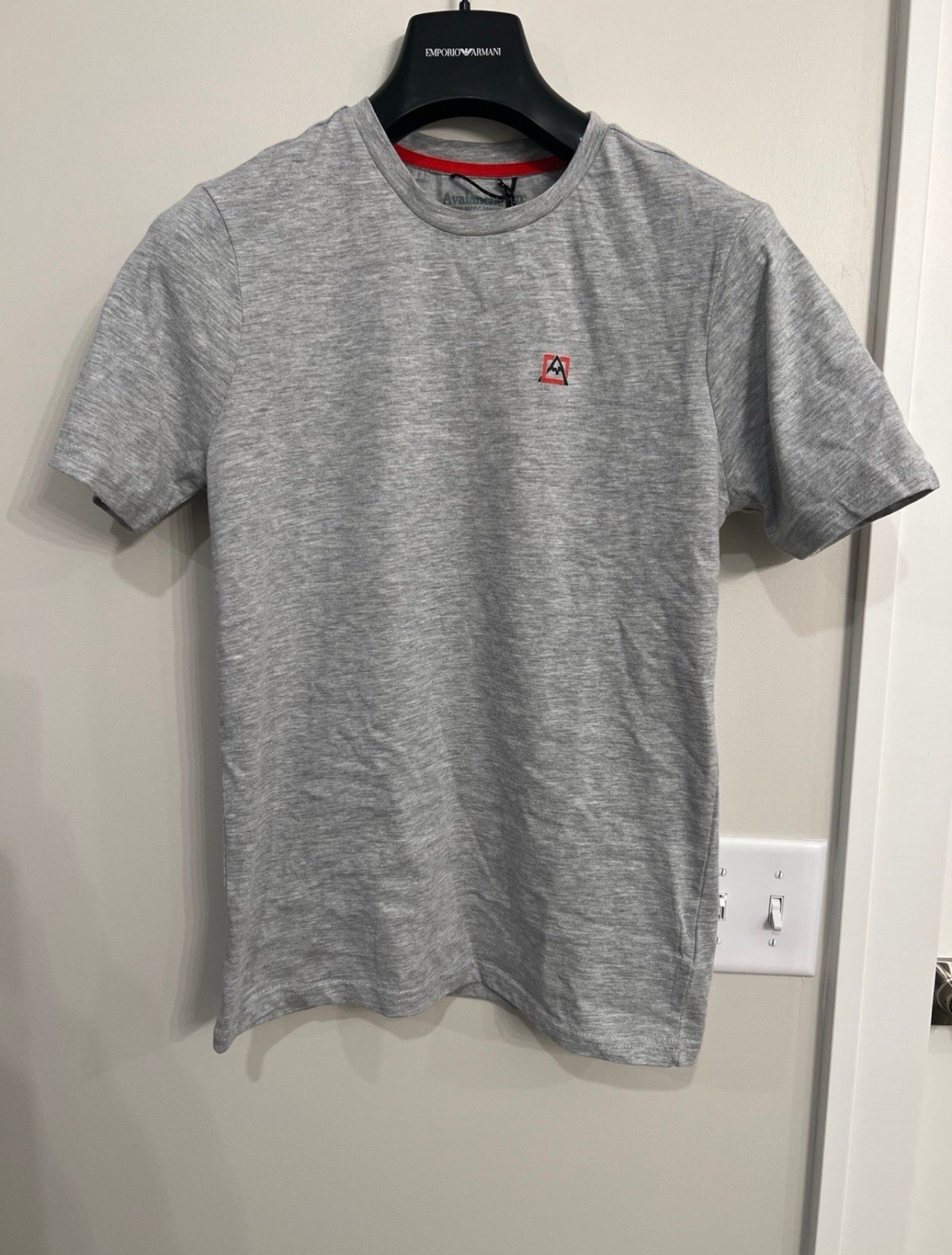 Avalanche Gray Short Sleeve Performance T-Shirt Men’s Size S Athletic Fit gallery