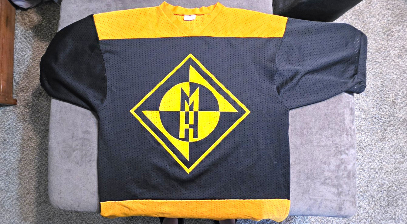 ML Sportwear Mesh Graphic Logo V-Neck Short Sleeve Jersey Men’s XL Black/Yellow gallery