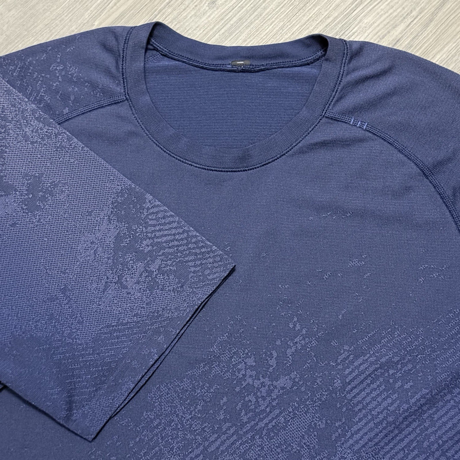 Lululemon Metal Vent Tech SS Shirt XL Blue Camo Athletic Training Running Tee gallery