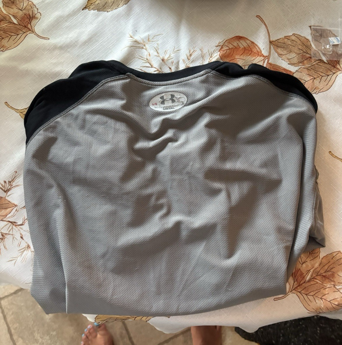 Men’s Under Armour Shirt, Black and gray Size L, Loose, Heat Gear gallery