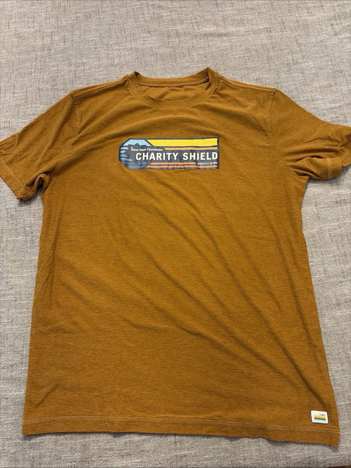 Vuori Shirt Men’s Medium Yellow Strato Tech Short Sleeve Steve Nash Charity gallery
