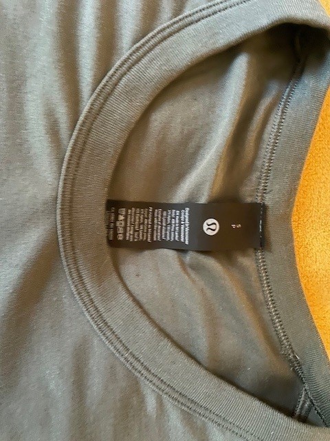 Lululemon men's fundamental tee (green) - size small gallery