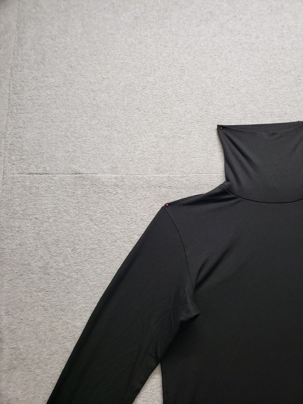 Uniqlo Men Athletic T Shirt S Black Turtleneck Long Sleeve Training Performance gallery