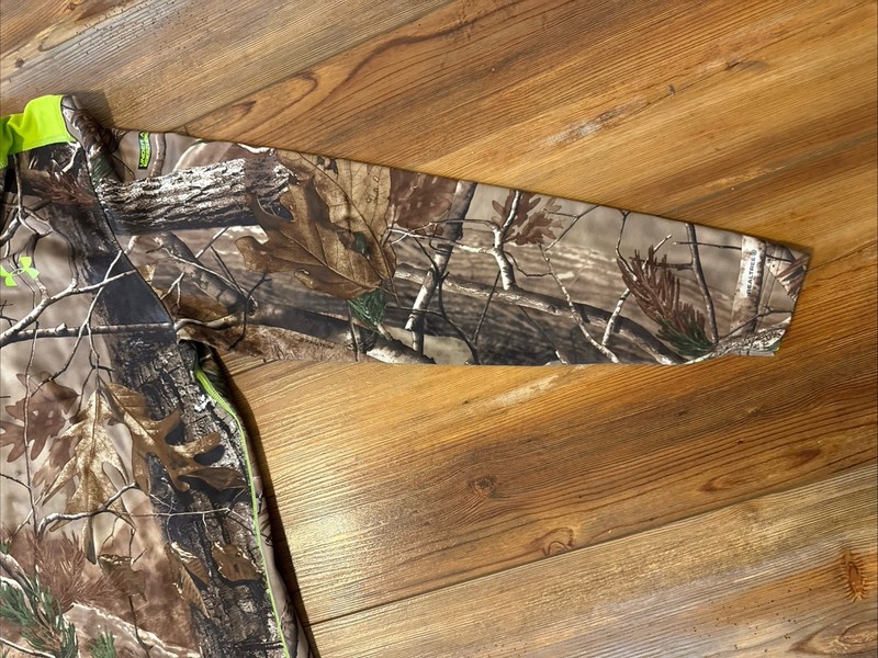Under Armour Mens Fitted L Pullover Long Sleeve Shirt Realtree Camo 1/4 Zip gallery