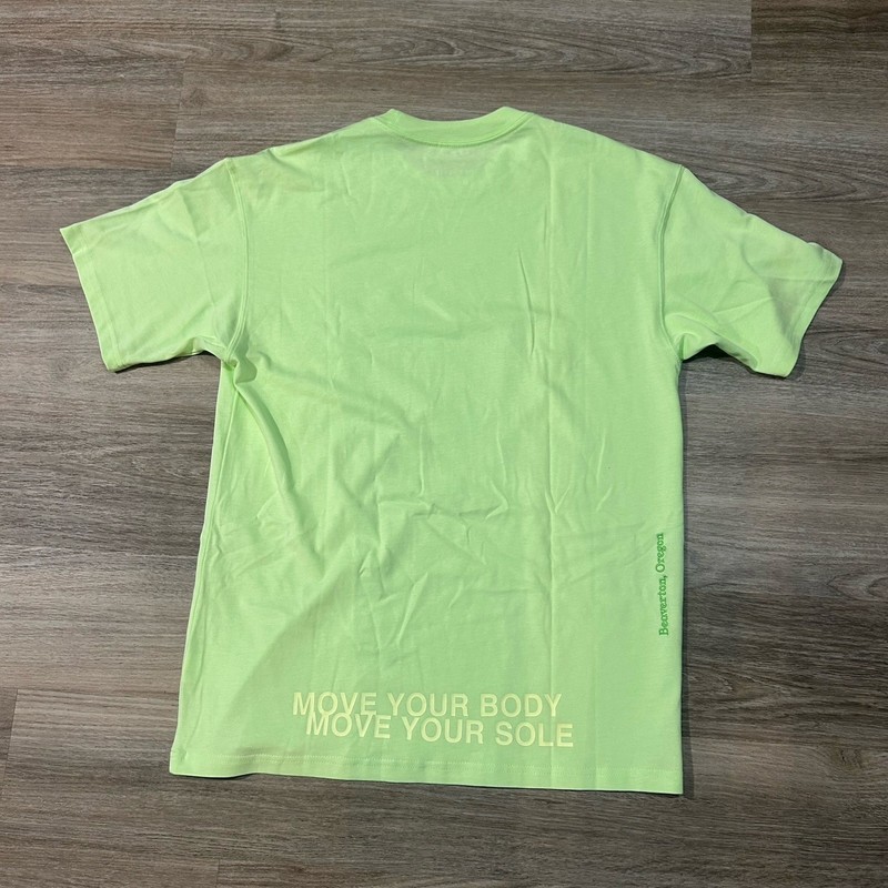 Nike Men’s World Tour Liquid Lime T-Shirt DA0937-383 Men’s Size Small Never Worn gallery