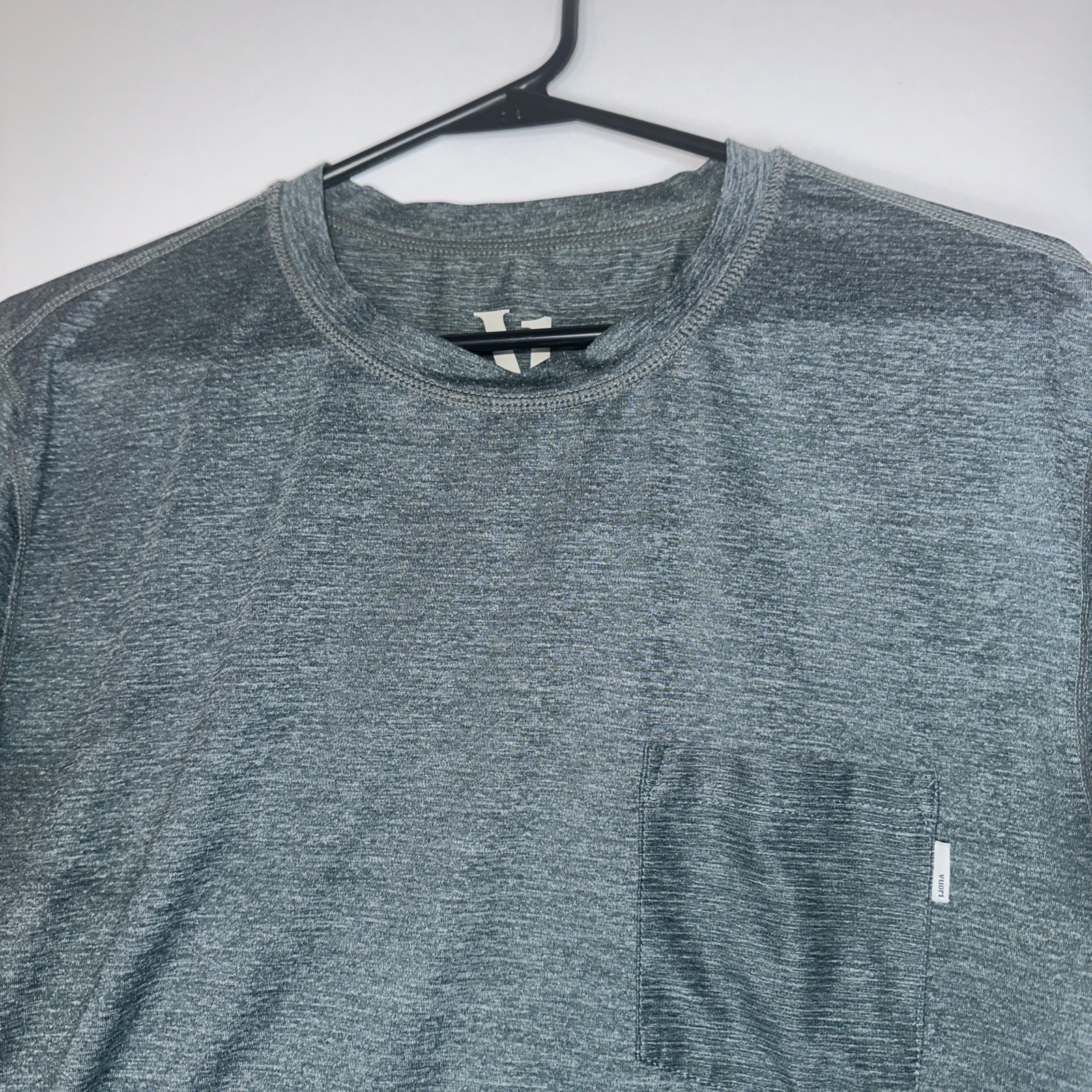 Vuori Men's Med Tradewind Performance Tee Greenish Gray Heather Athleisure Gym gallery