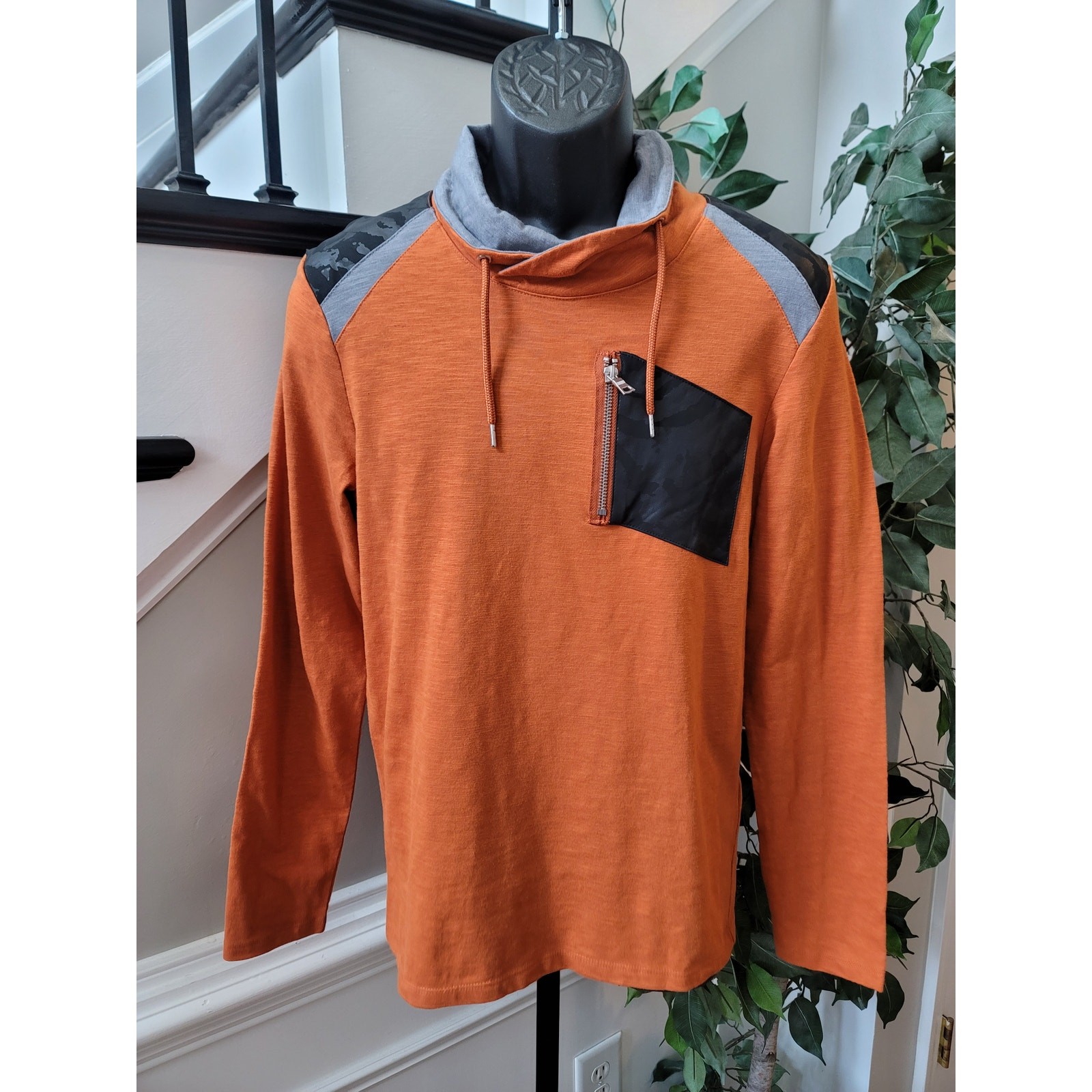 International Concepts Fleece Top Men's Size Small Orange Black Long Sleeves gallery