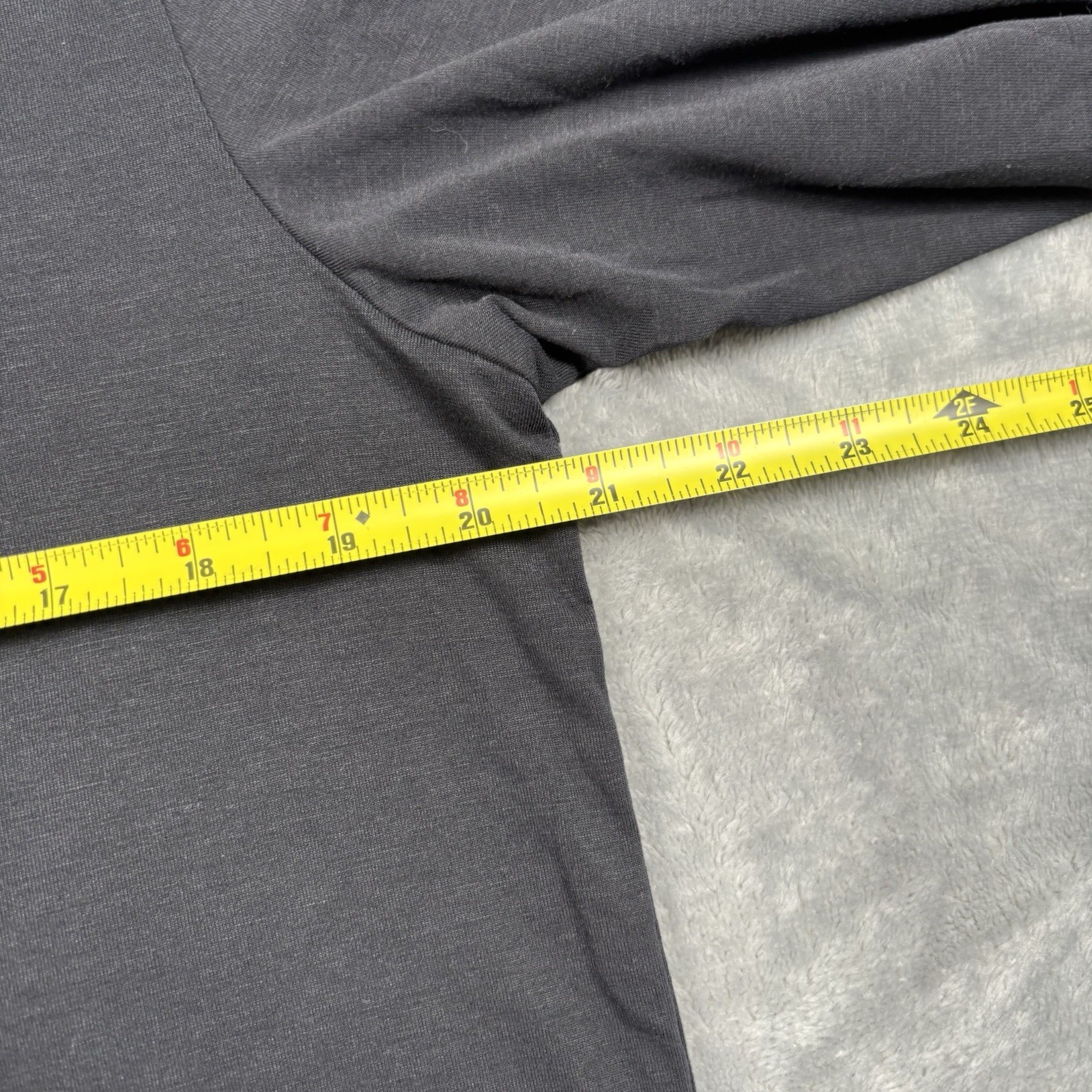 Vuori Current Tech Crew Neck Long Sleeve Black T Shirt Men's Large White Stitch gallery