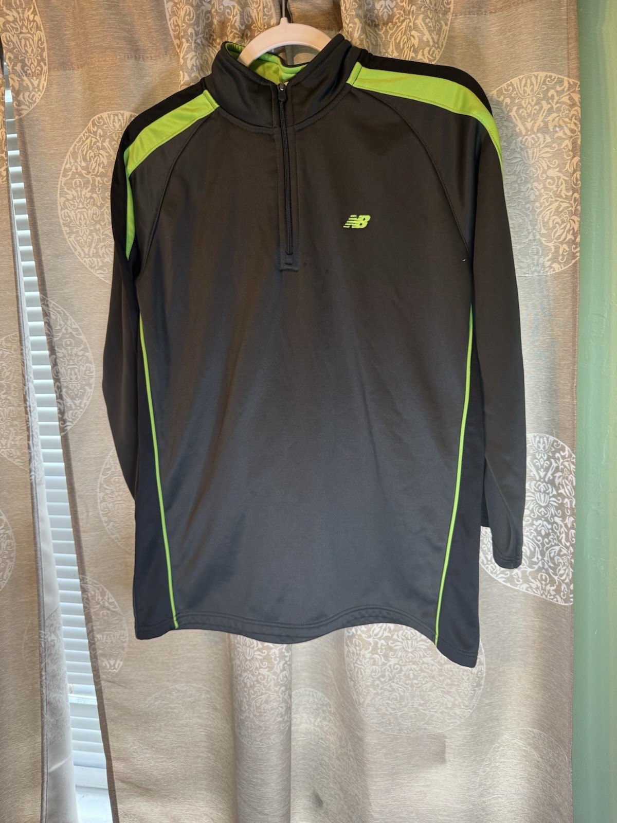 New Balance 1/4 Zip Black And Green Running Pullover Shirt Youth Large 14/16 gallery