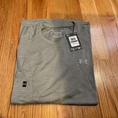 U See Armour Tech Texture Tee Size L