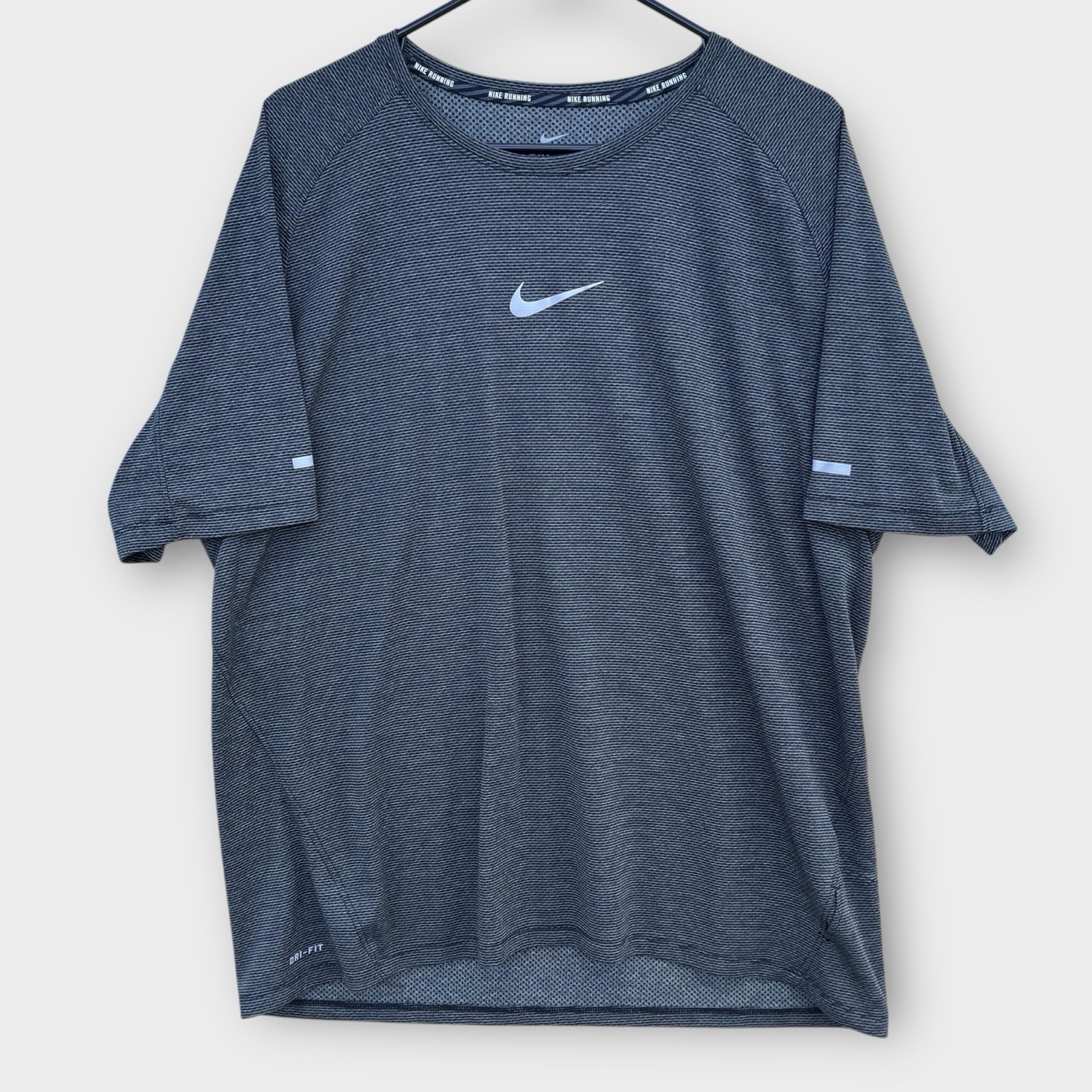 Nike DriFit Aeroreact Running Shirt Men’s 2XL Short Sleeve - Black 920785-010 gallery