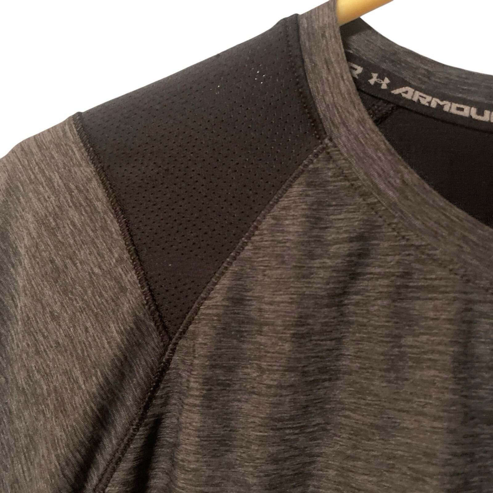 UnderArmour Men's Gray and Black Large T-Shirt gallery