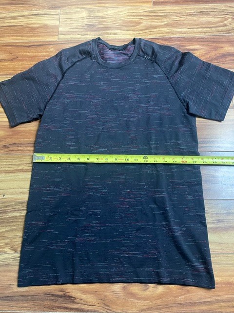 Lululemon Men's Short Sleeve Training Abstract Top, Dark Blue, Size S gallery