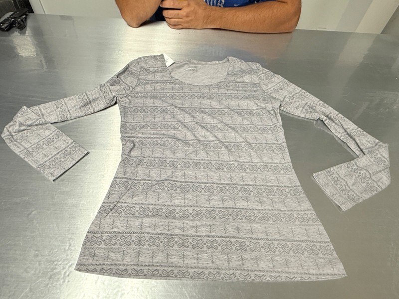 32 Degrees Heat Base Layer Top M Grey Snowflakes Fair Isle Thermal Crewneck Long gallery