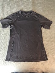 Lululemon Textured Training Short Sleeve T Shirt Men’s Size ML Lavender EUC!
