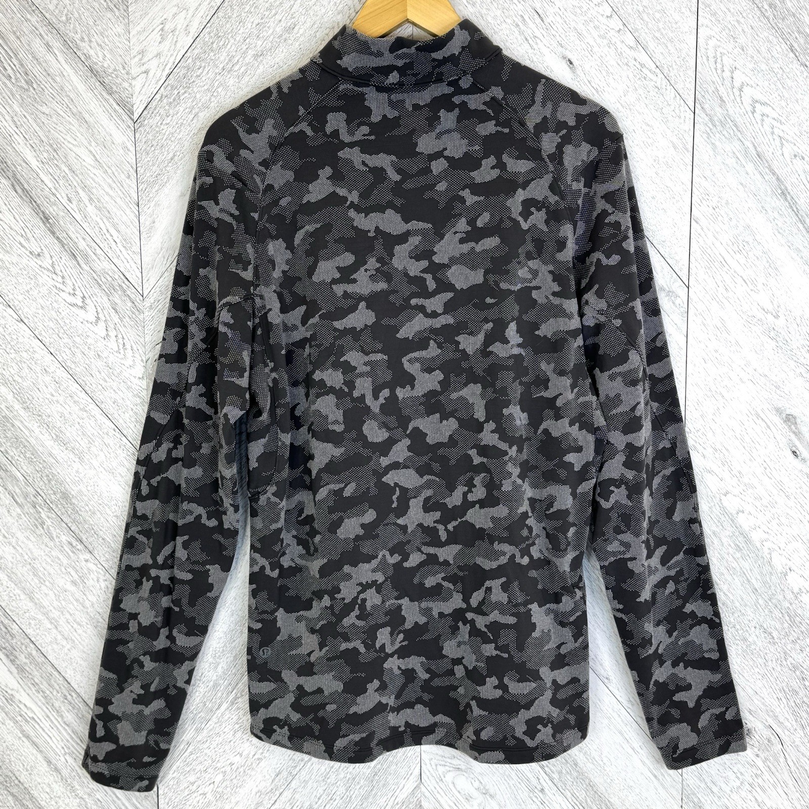 Lululemon Surge Warm Half Zip Pullover Shirt Mens Size XL Camo Gray Black gallery