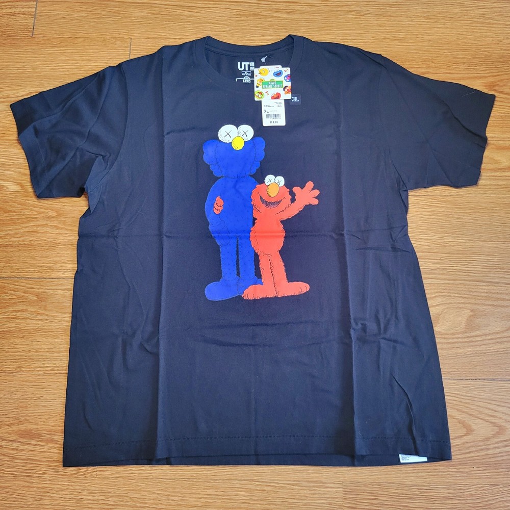 KAWS X UNIQLO X SESAME STREET BFF ELMO T-SHIRT MEN’S SIZE XL BLACK SS18 NWT