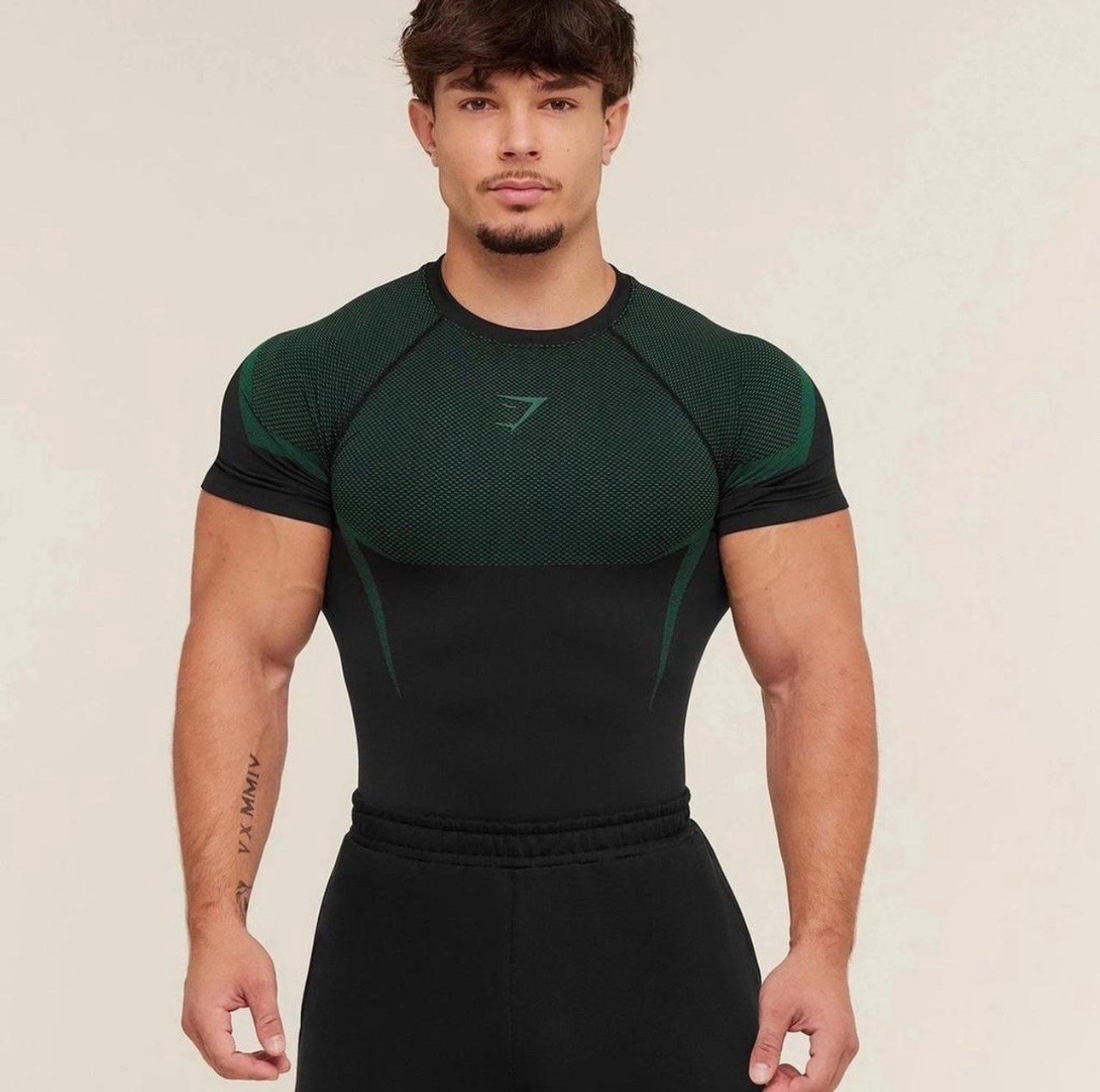 Gymshark Onyx 5.0 Seamless Compression Tee Black/Green Men’s Size MEDIUM gallery