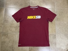 NIKE SB Dri-fit Mens Sz M Burgundy Short Sleeve Athletic Fit T-Shirt