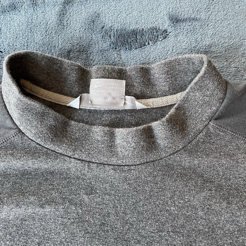 Nike Men’s Long Sleeve Gray Pullover Shirt XL gallery