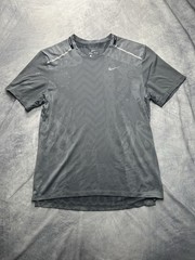 Nike Men’s Wild Run TechKnit Short Sleeve Shirt Medium Gray & Reflective Silver