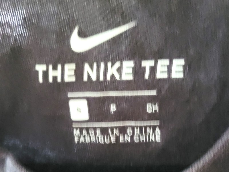 New with Tag Nike Standard Fit Men's Casual Wear Regular Tee Shirt Gray Small gallery