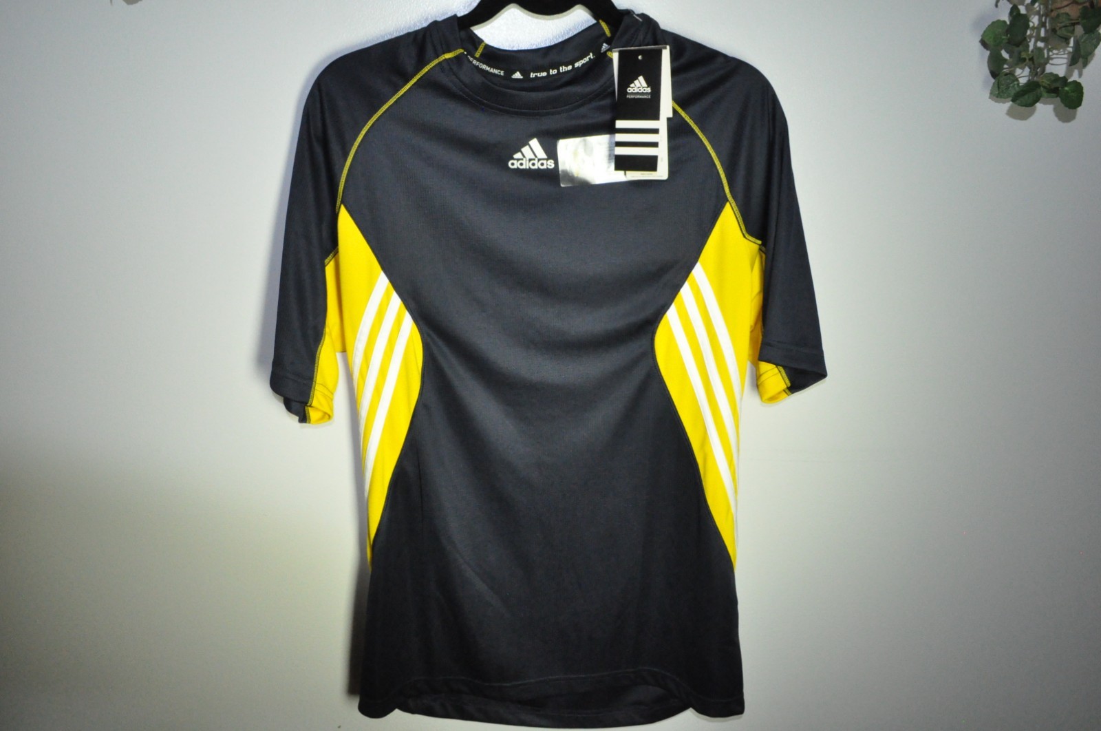 Adidas Performance Var SS Top Men’s Medium Navy Yellow Quick Dry Athletic Shirt gallery