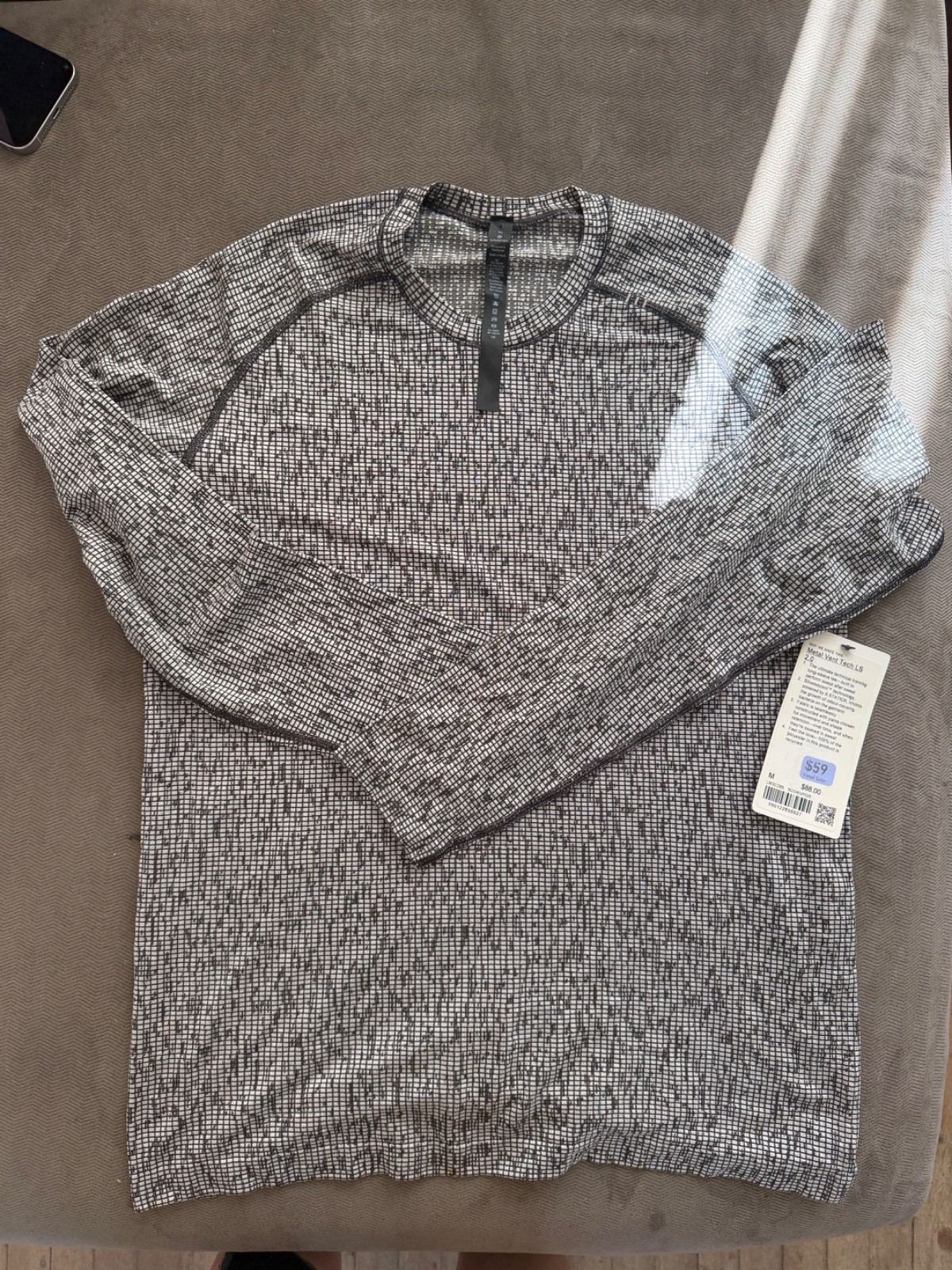Lululemon Metal Vent Tech 2.0 Long Sleeve Shirt NWT Men’s Medium Grey/Black gallery