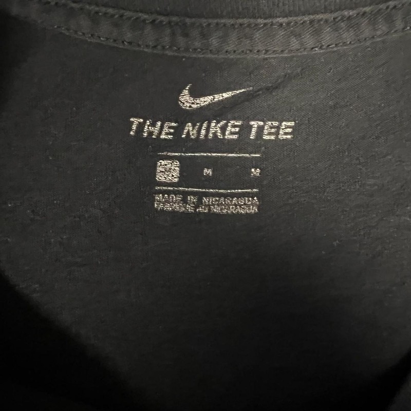The Nike Tee Sportswear Still Fresh T Shirt Men's Size M Black Center Swoosh Tee gallery