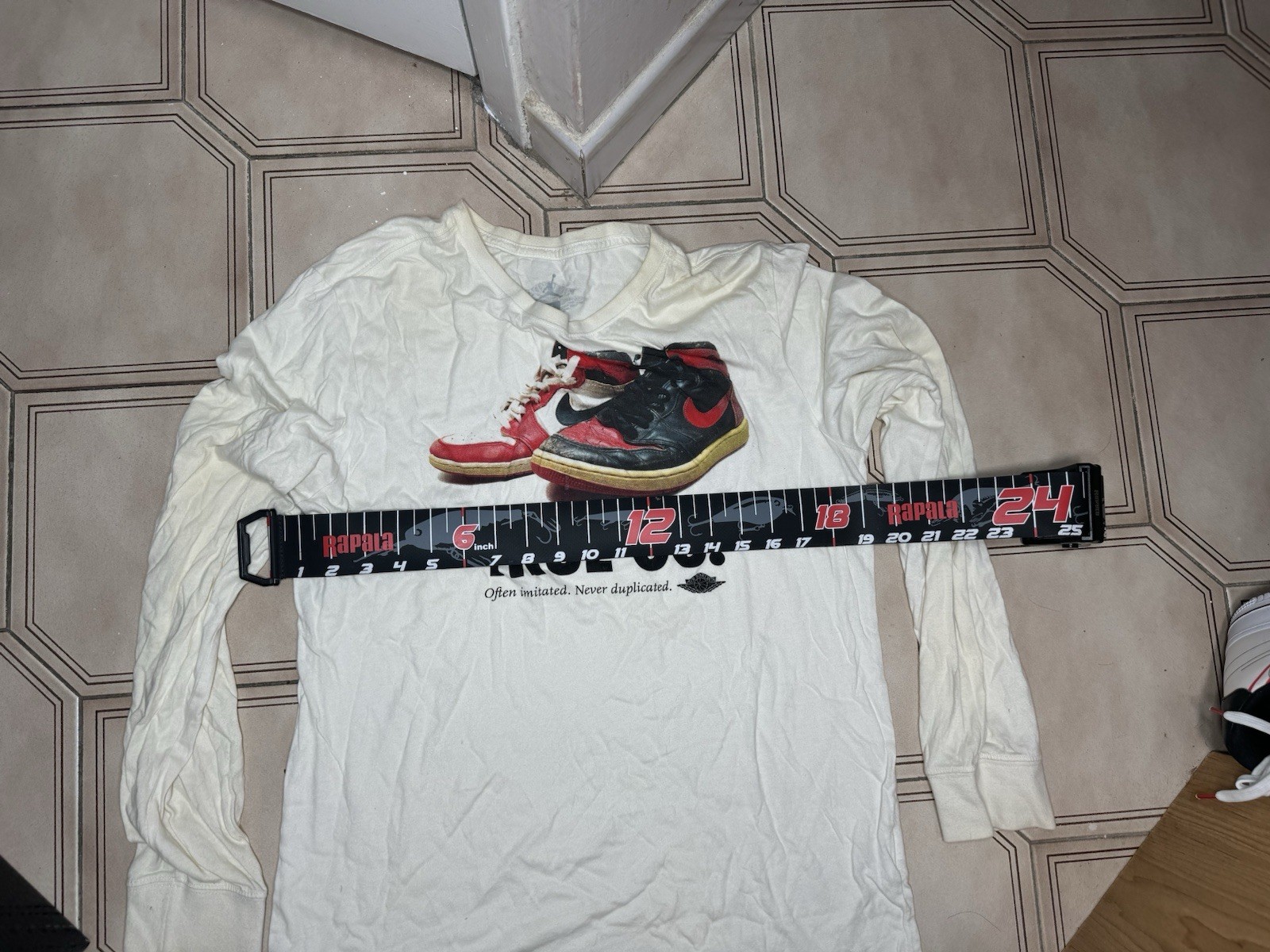 Nike Air Jordan 1 True OG Long Sleeve White Shirt Men Size Medium USED gallery