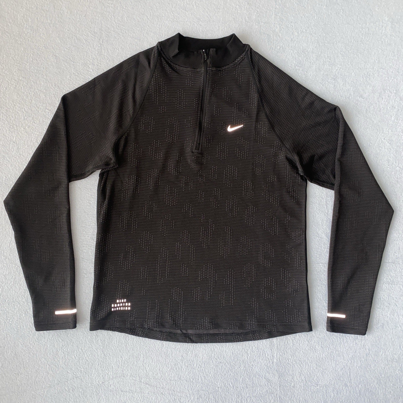 Nike Pinnacle Running Division Water Repellent Black Top Men's Medium FZ1121-010 gallery