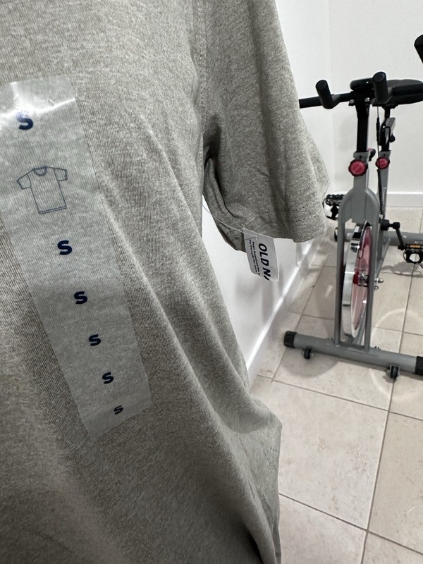 Old Navy Active Go-Dry T-Shirt Men's Small gallery