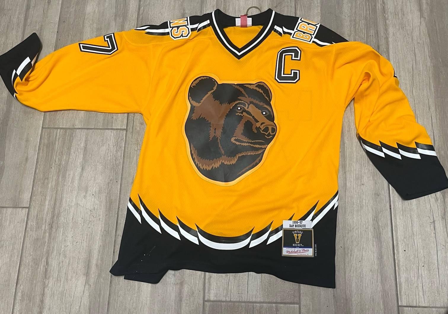 Mens Mitchell & Ness NHL DARK ALTERNATE JERSEY BRUINS 1996 RAY BOURQUE gallery