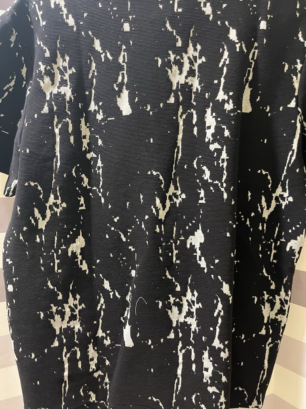 Forever 21 Men’s Lg Athletic Top Black/Grey gallery
