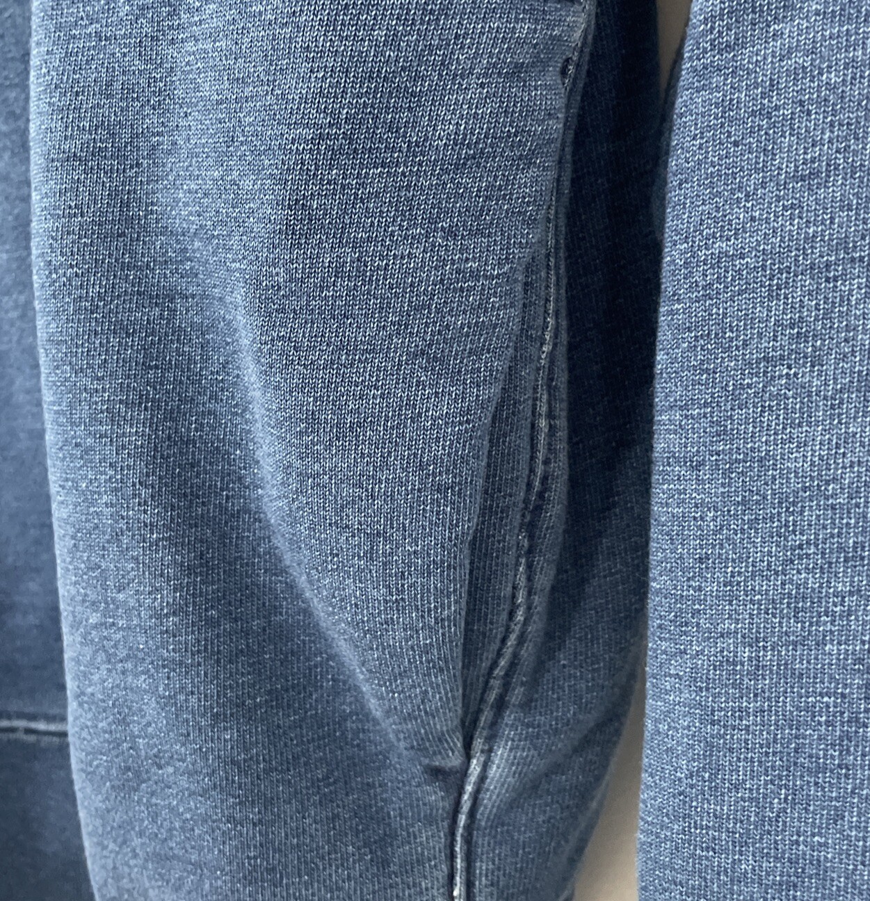 Vintage UNIQLO MEN'S TRAINING RUNNING Pullover Sweatshirt NAVY BLUE Small gallery