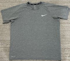 NIKE Swim Shirt Men’s Large Gray Short Sleeve UPF 40+ Dri-Fit EUC