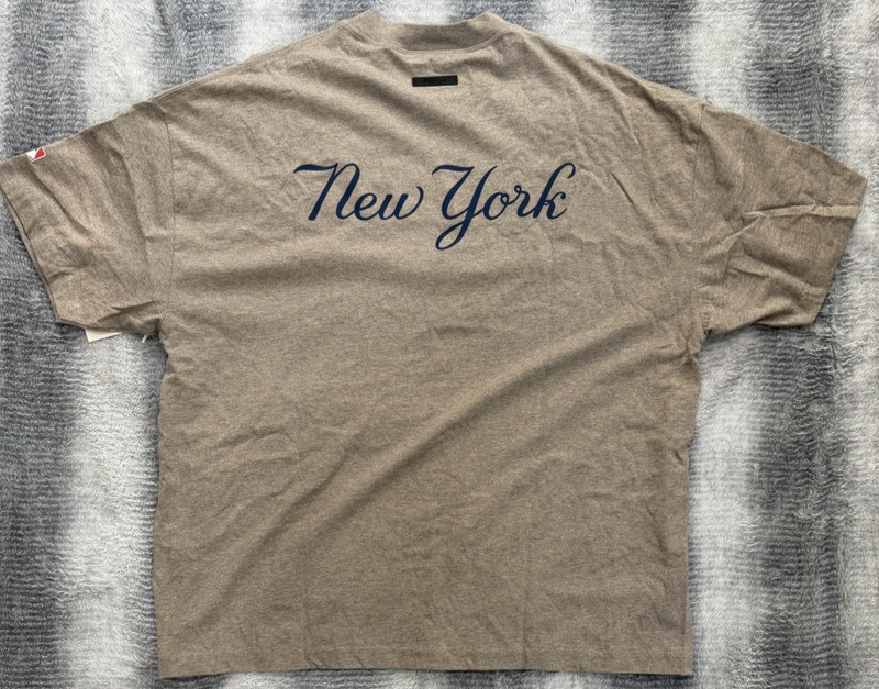 Fear Of God Essentials MLB New York Yankees 2 Piece Set SS26 in Small gallery